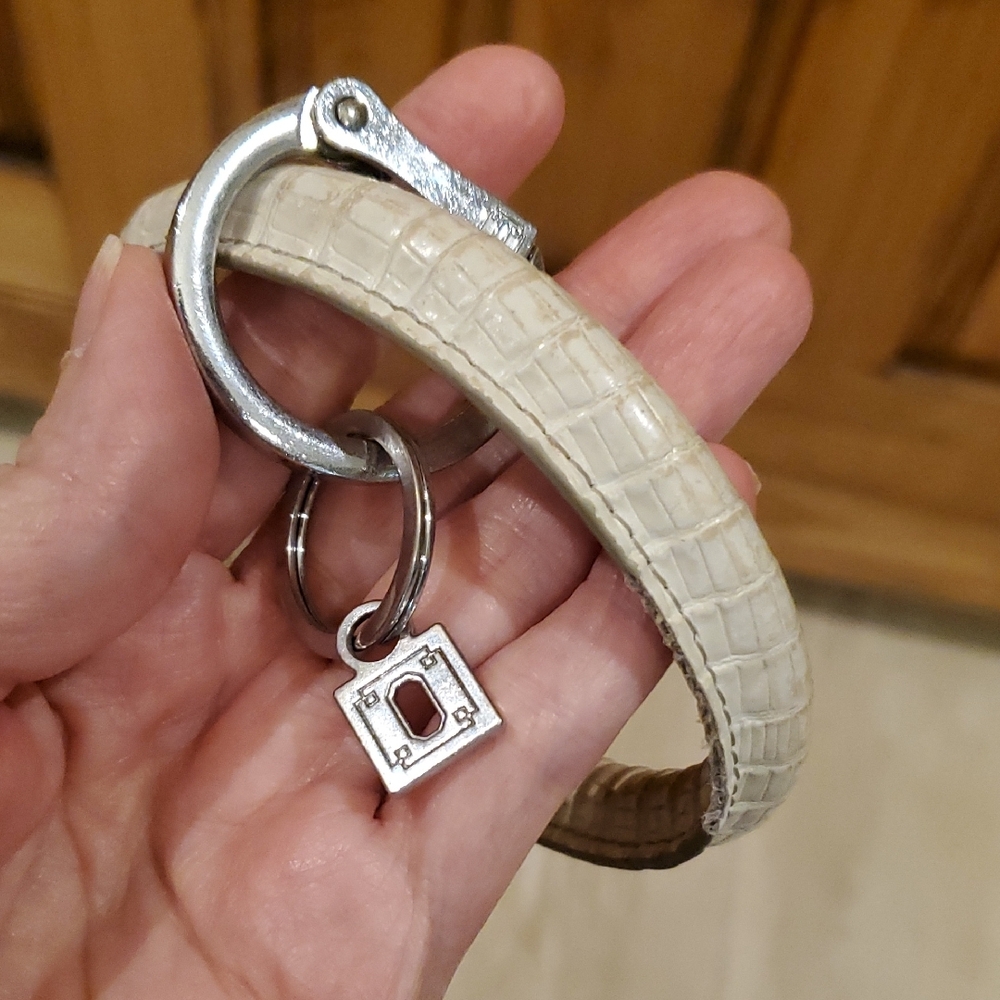 Oveture Cream Key Holder With Bag "O" Ring